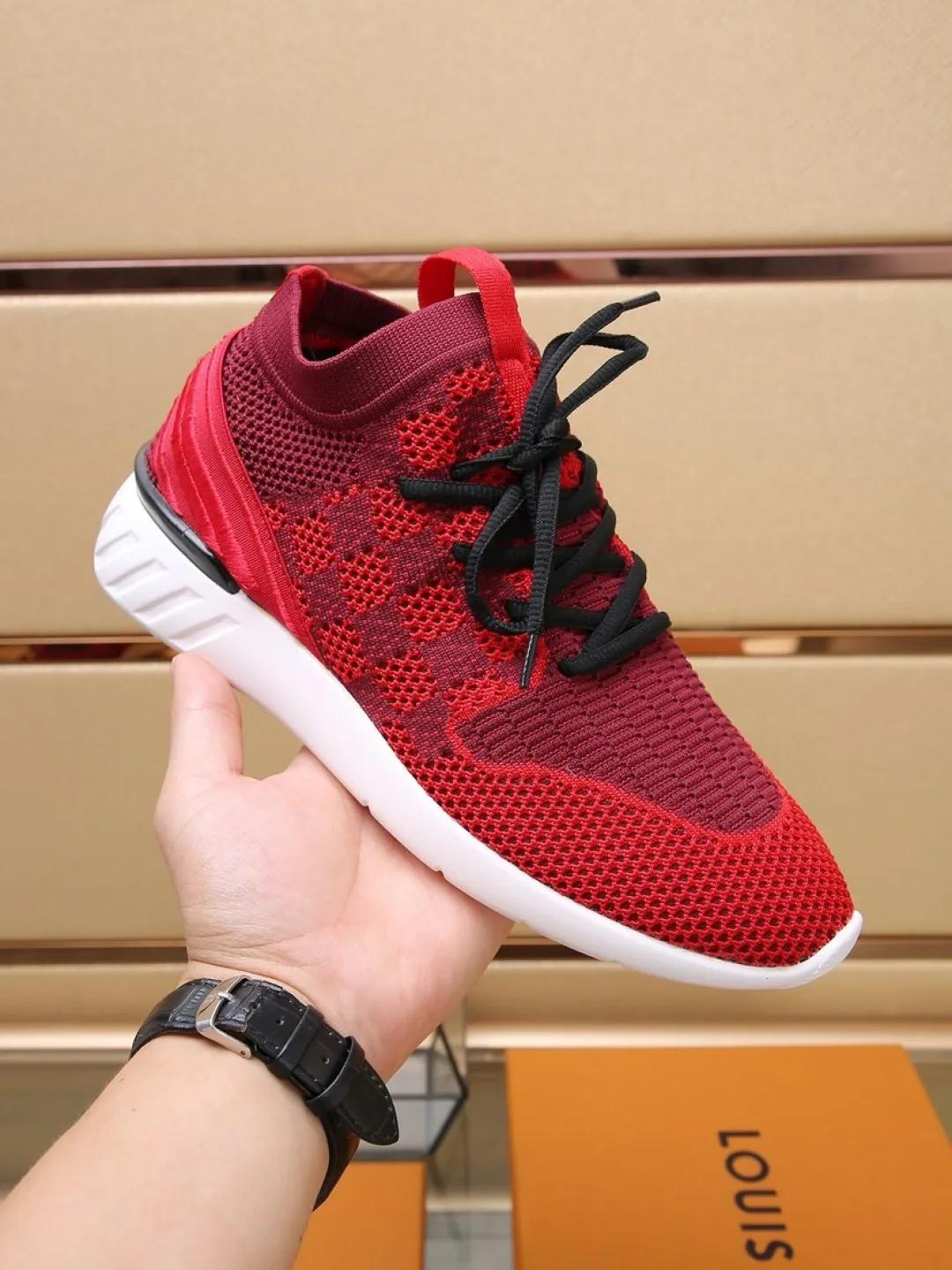 Men's shoes 💰P420💰"LOUI* VUITTO*" latest popular men's casual shoes ✔️This model is made of the original breathable fly woven fabric. The real thing is super shiny⚡️ Fashionable and versatile. The toe last shape is firm and full. The soles are LV original molds and can be put in and out at will. It is light and comfortable for the foot~Purely handmade, details determine the quality! Size:38-44